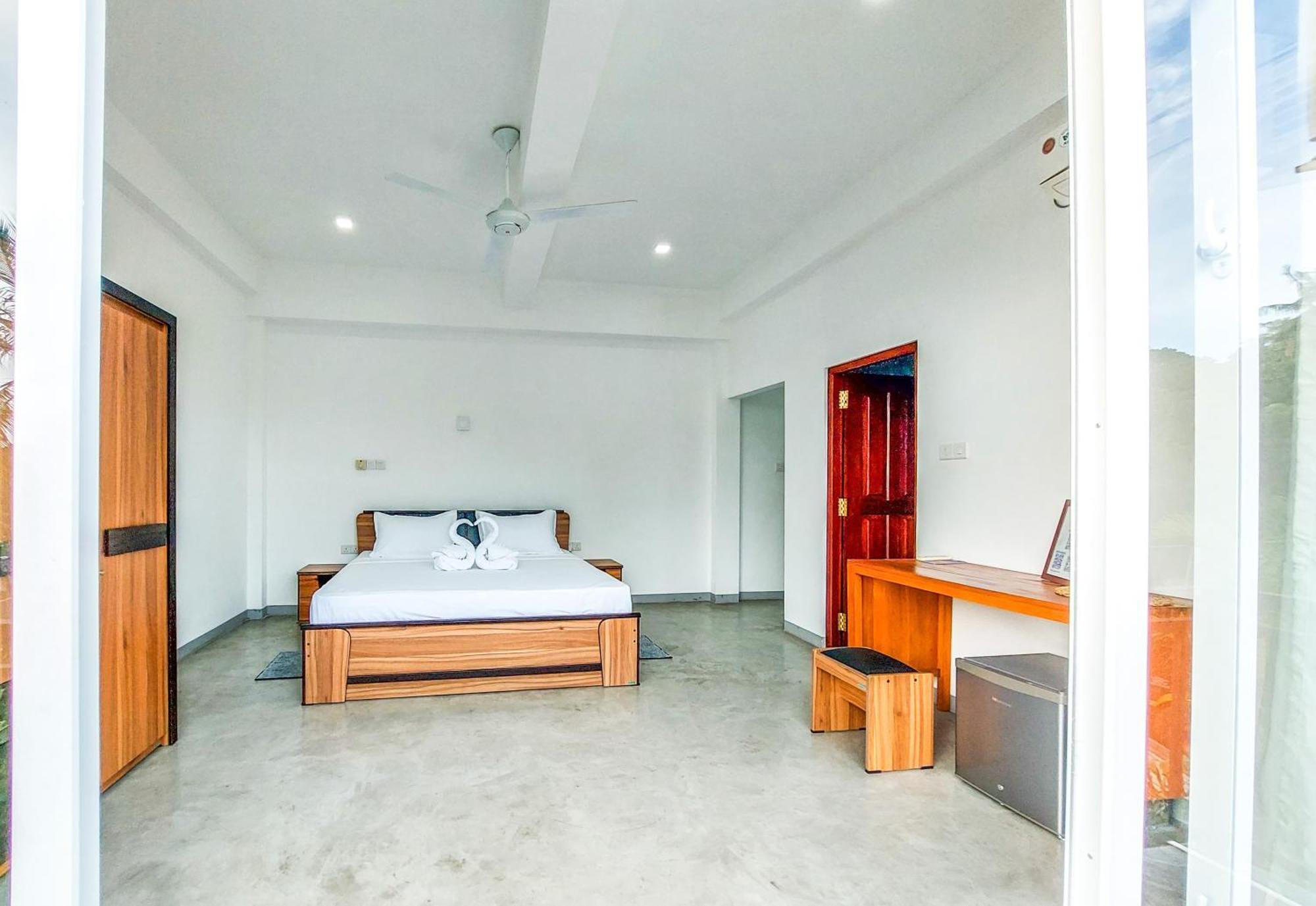 Zodiak Hotel Tangalle Buitenkant foto
